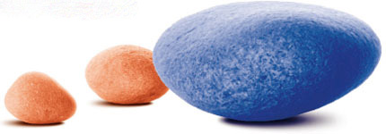 zwei orange Steine (orange steht f&uuml;r Kinder und Jugendliche) und ein blauer Stein (blau steht für Erwachsene)